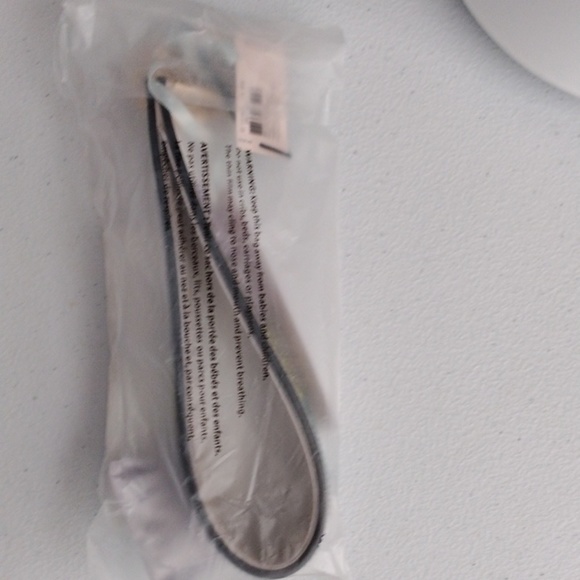 Pink VS V-logo wristlet strap key chain new in packaging - Picture 2 of 10